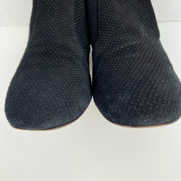 Aquatalia France Perforated Suede Ankle Booties Heeled Black Ankle Zip Sz 9.5 - Picture 6 of 16